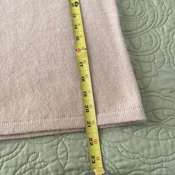 In excellent condition Theory size S/P Angora wool blend top, very soft - Picture 7 of 11